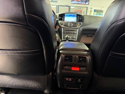 Used 2020 Nissan Pathfinder SL AWD/4WD image 18