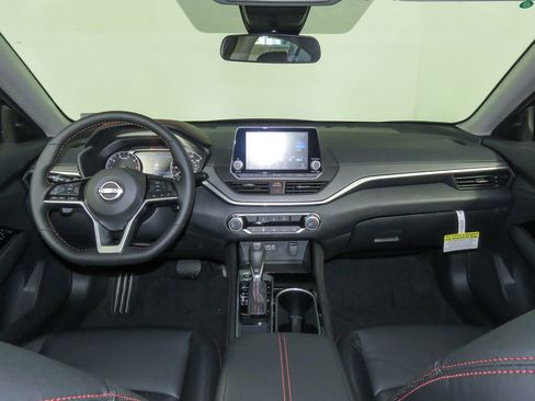 New 2025 Nissan Altima 2.5 SR image 10