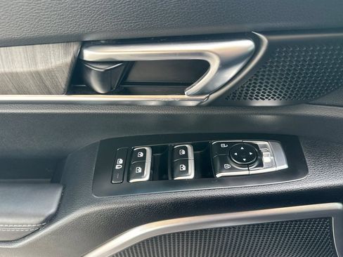 Used 2024 Kia Telluride EX w/ EX Captain's Chair Package FWD image 11