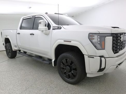 Used 2024 GMC Sierra 2500 Denali w/ Denali Reserve Package AWD/4WD image 2