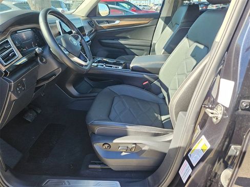 Used 2025 Volkswagen Atlas SE image 11