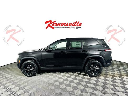 New 2025 Jeep Grand Cherokee Altitude image 4