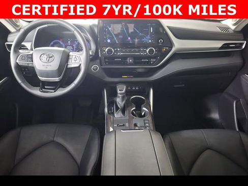 Used 2025 Toyota Highlander Platinum AWD/4WD image 16