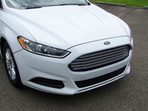 Used 2015 Ford Fusion S FWD image 28