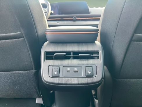 Used 2024 Nissan Ariya AWD image 21