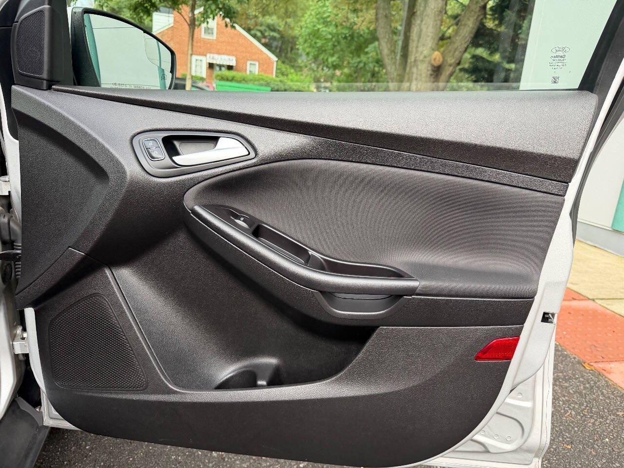 Used 2015 Ford Focus SE w/ SE Cold Weather Package FWD image 16