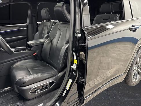 Used 2022 Jeep Grand Cherokee L Overland w/ Luxury Tech Group IV image 4