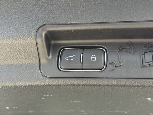 Used 2020 Ford Explorer Limited image 11