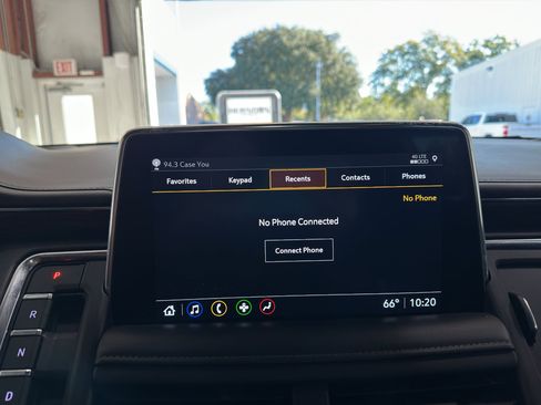 Used 2021 Chevrolet Suburban LT image 24