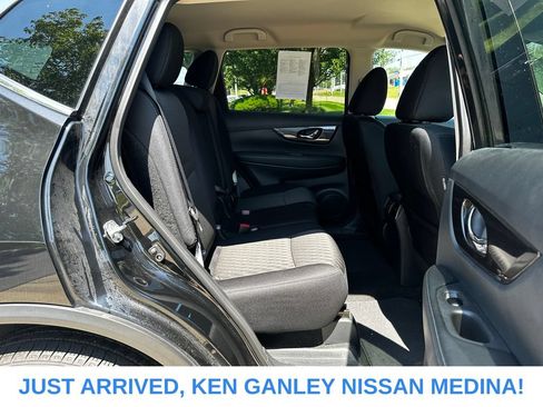 Used 2018 Nissan Rogue SV AWD/4WD image 18