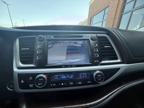 Used 2019 Toyota Highlander XLE AWD/4WD image 27