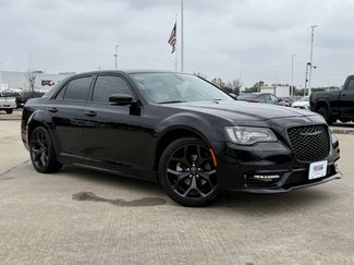 Used 2023 Chrysler 300 Touring L w/ Comfort Group video 2