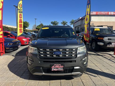 Used 2017 Ford Explorer XLT w/ Equipment Group 201A image 3