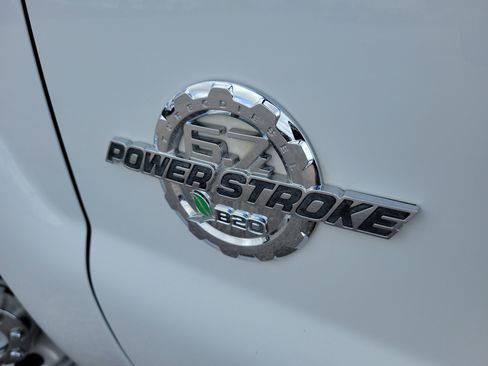 Used 2015 Ford F250 XL w/ Power Equipment Group AWD/4WD image 8