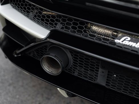 Used 2020 Lamborghini Huracan EVO image 18