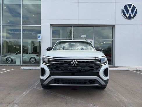 New 2026 Volkswagen Atlas Peak Edition AWD/4WD image 2