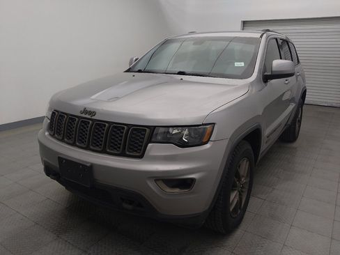 Used 2016 Jeep Grand Cherokee Laredo 75th Anniversary image 15