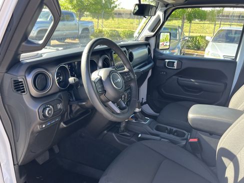 Used 2023 Jeep Wrangler Unlimited w/ Cold Weather Group AWD/4WD image 10
