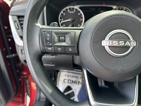 Used 2023 Nissan Rogue S image 18