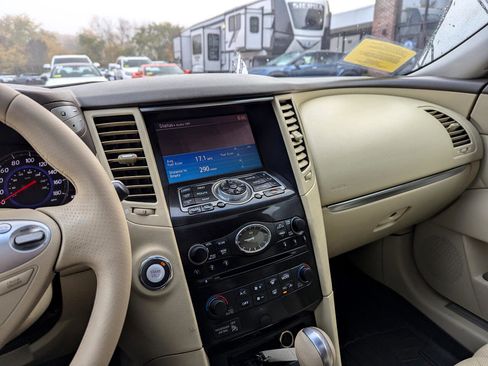 Used 2010 INFINITI FX35 AWD w/ Navigation Pkg image 21