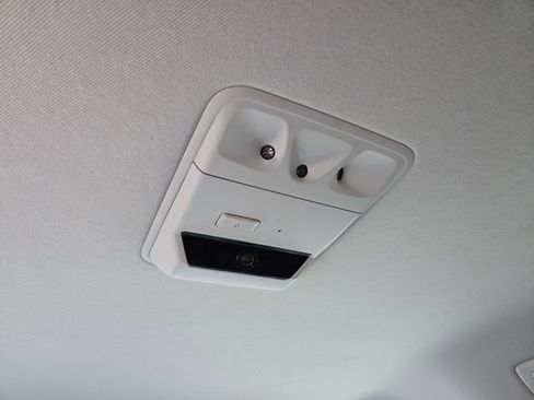 Used 2024 Kia Carnival EX image 34