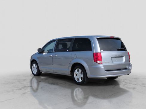 Used 2013 Dodge Grand Caravan SE image 4