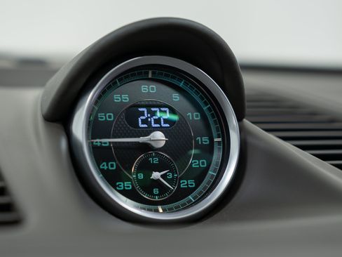 Certified 2014 Porsche 911 50th Anniversary Edition RWD image 31