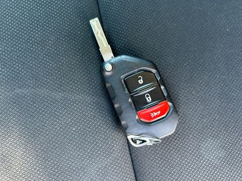 Used 2022 Jeep Wrangler Unlimited Sport AWD/4WD image 33