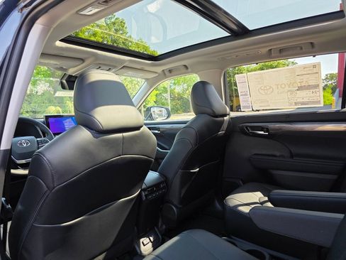 New 2026 Toyota Highlander Platinum AWD/4WD image 24