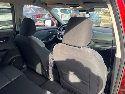 Used 2023 Nissan Rogue SV image 15
