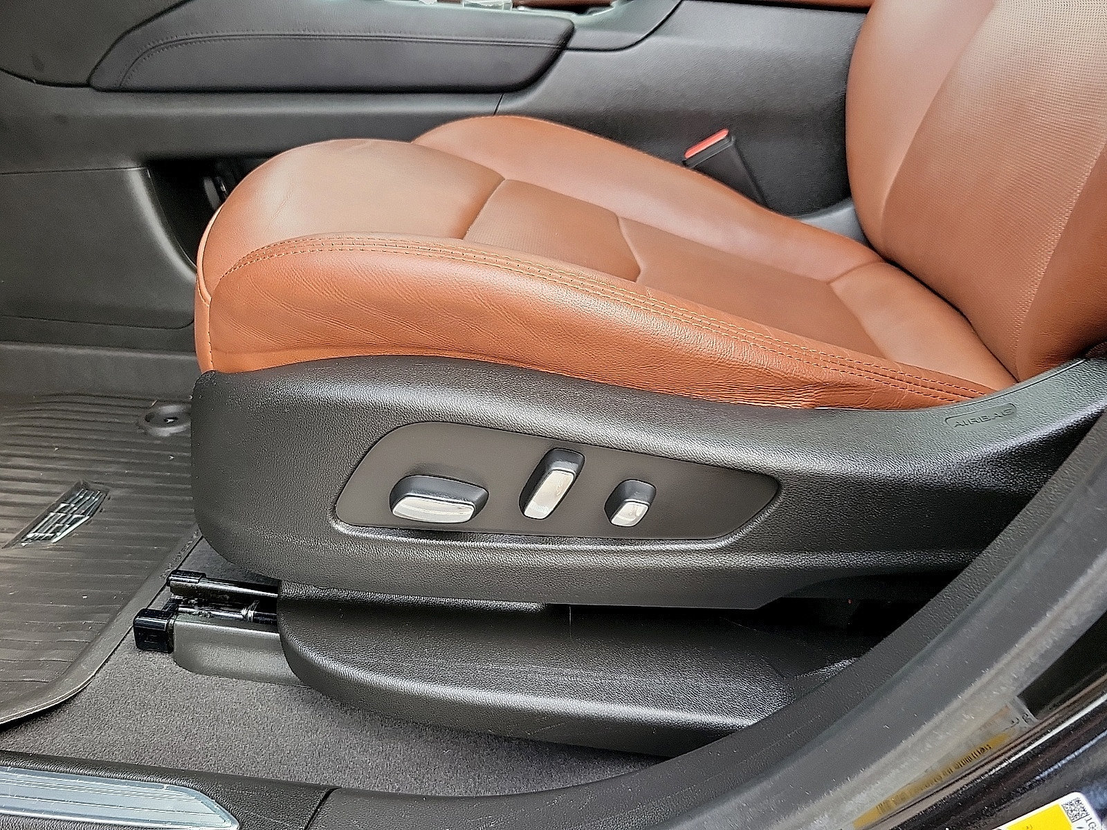 Used 2023 Cadillac XT5 Premium Luxury w/ LPO, Floor Liner Package FWD image 12