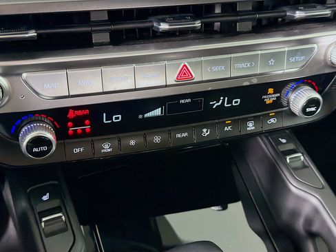 Used 2025 Kia Telluride S FWD image 24