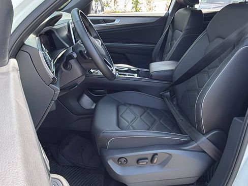 Certified 2025 Volkswagen Atlas Cross Sport SE AWD/4WD image 32