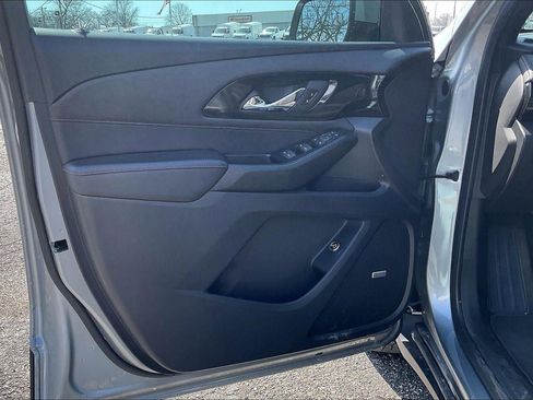 Used 2023 Chevrolet Traverse RS image 26