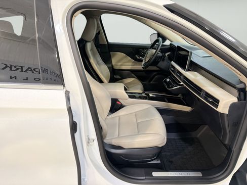 New 2026 Lincoln Corsair Premiere FWD image 28
