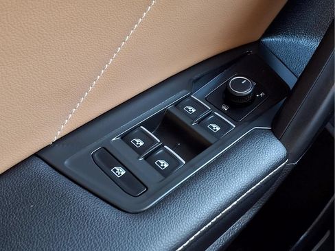 Used 2024 Volkswagen Tiguan SE R-Line w/ MDO Package, Three-Row FWD image 19