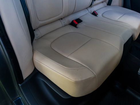 Used 2017 Jaguar F-PACE Premium image 56