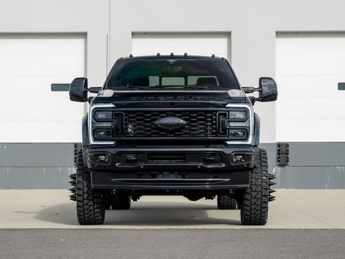 Used 2025 Ford F450 Platinum image 4
