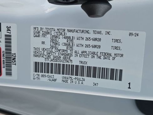 Used 2025 Toyota Tundra Limited image 35