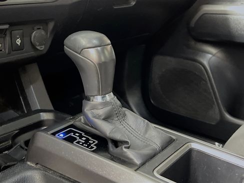 Used 2020 Toyota Tacoma TRD Off-Road AWD/4WD image 24