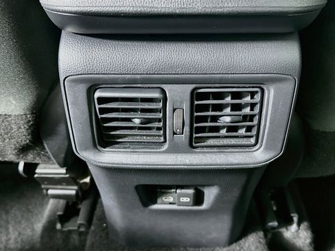 Used 2025 Toyota RAV4 XLE FWD image 28