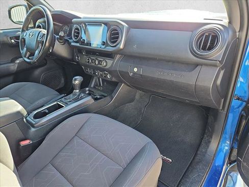 Used 2018 Toyota Tacoma TRD Sport w/ Technology Package image 19