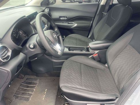 Used 2023 Nissan Kicks SV image 5