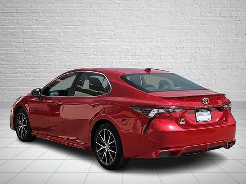 Used 2024 Toyota Camry SE FWD image 3