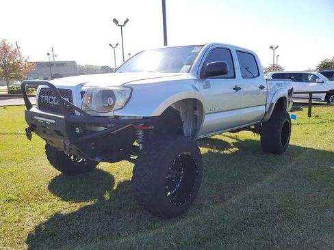 Used 2011 Toyota Tacoma PreRunner image 3