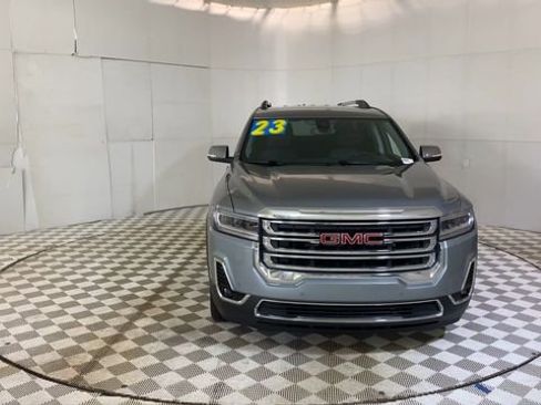 Used 2023 GMC Acadia SLT w/ LPO, Floor Liner Package FWD image 3