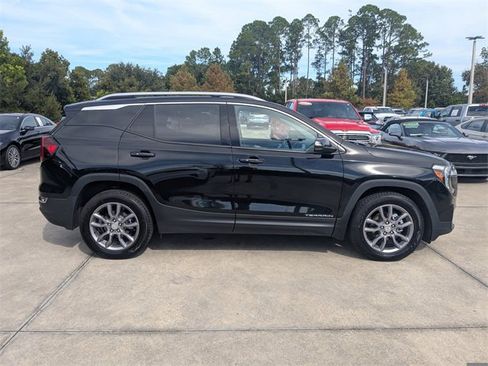 Used 2023 GMC Terrain SLT image 2