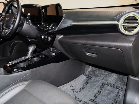 Used 2025 Chevrolet Trax ACTIV w/ Sunroof Package FWD image 62