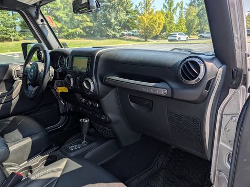 Used 2016 Jeep Wrangler Unlimited Sport AWD/4WD image 12