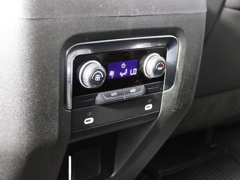 Used 2022 Chevrolet Tahoe Z71 image 33